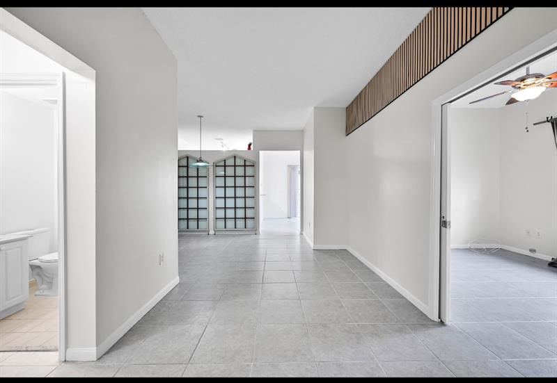 Image 7 of 32 For 13761 Garden Cove Cir