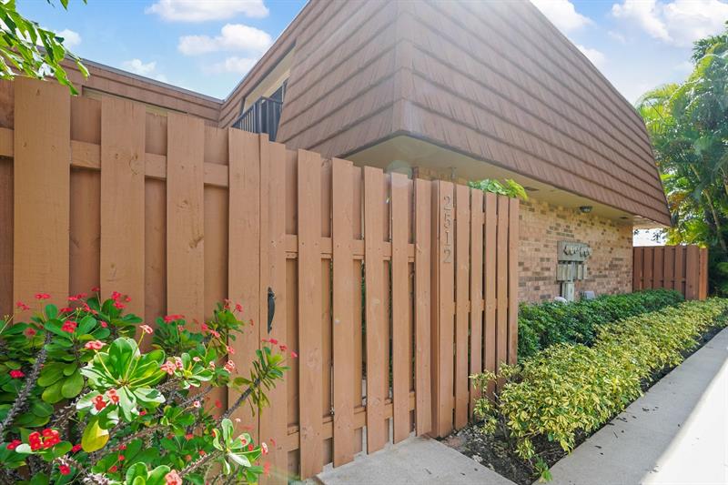 Details for 2512 Camelot Ct, Hollywood, FL 33026