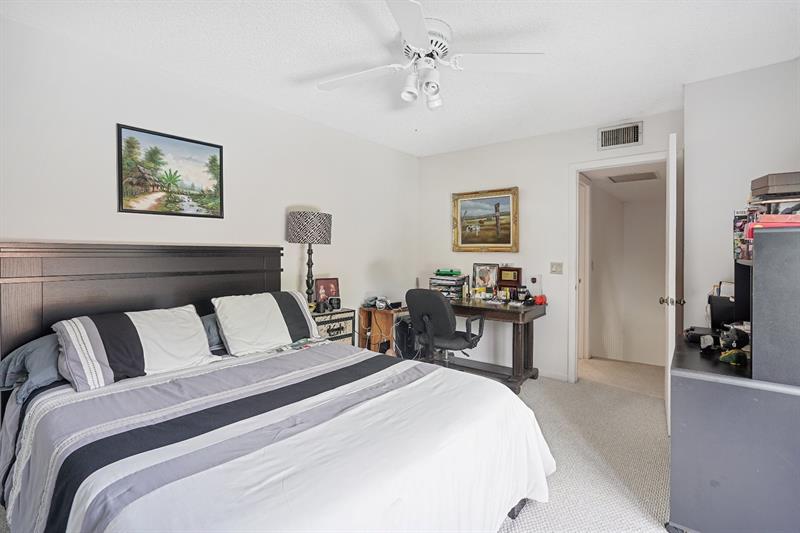 Image 20 of 26 For 2512 Camelot Ct