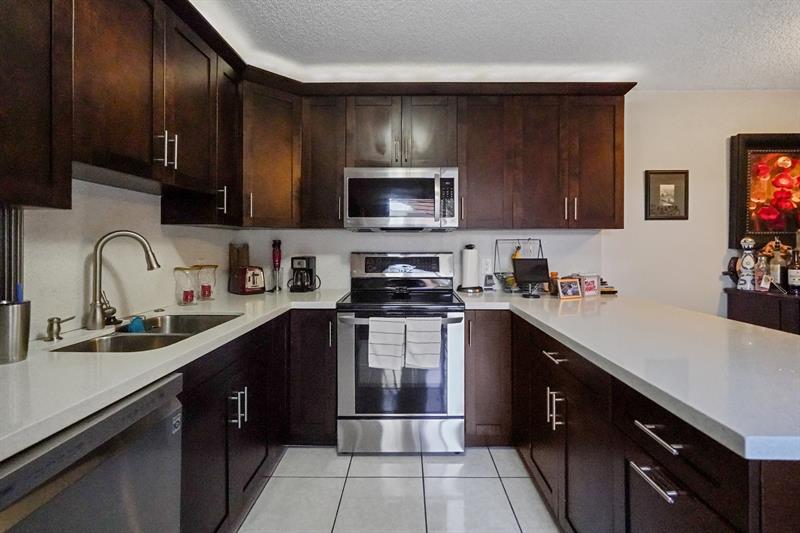 Image 6 of 26 For 2512 Camelot Ct