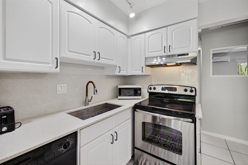 Image 20 of 47 For 2624 30th Pl  4