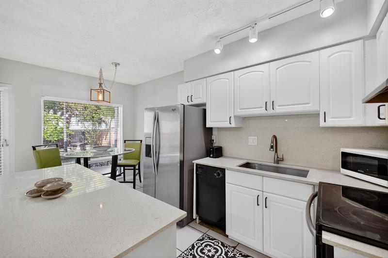 Image 22 of 47 For 2624 30th Pl  4