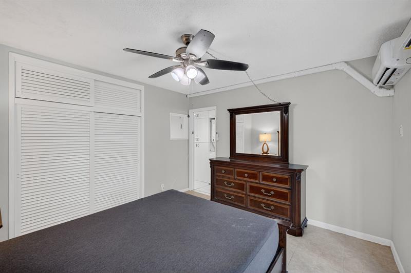 Image 27 of 47 For 2624 30th Pl  4