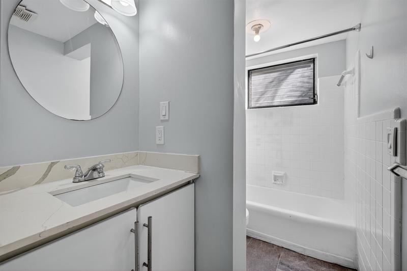 Image 28 of 47 For 2624 30th Pl  4