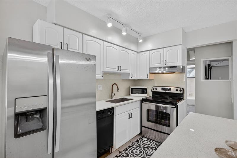 Image 3 of 47 For 2624 30th Pl  4