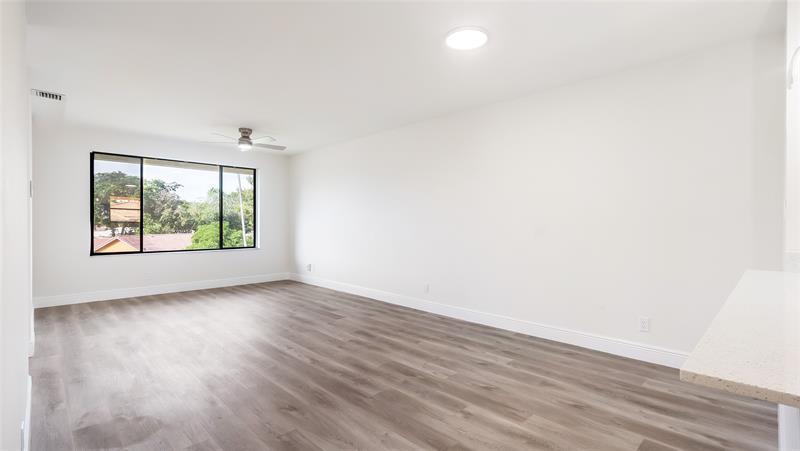 Image 4 of 29 For 11477 39th Ct  301-1