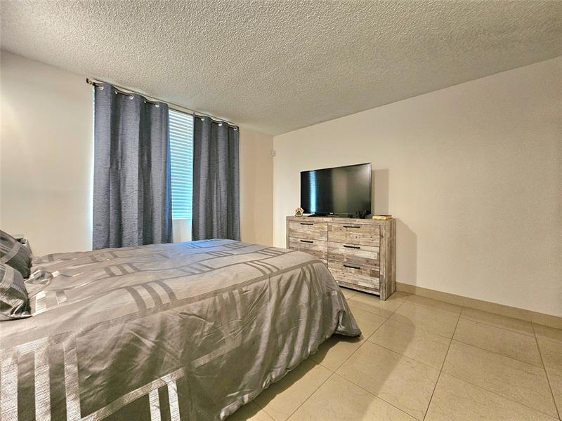 Image 12 of 32 For 701 Lyons Rd  13103