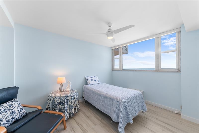 Image 16 of 21 For 1900 Ocean Dr  712