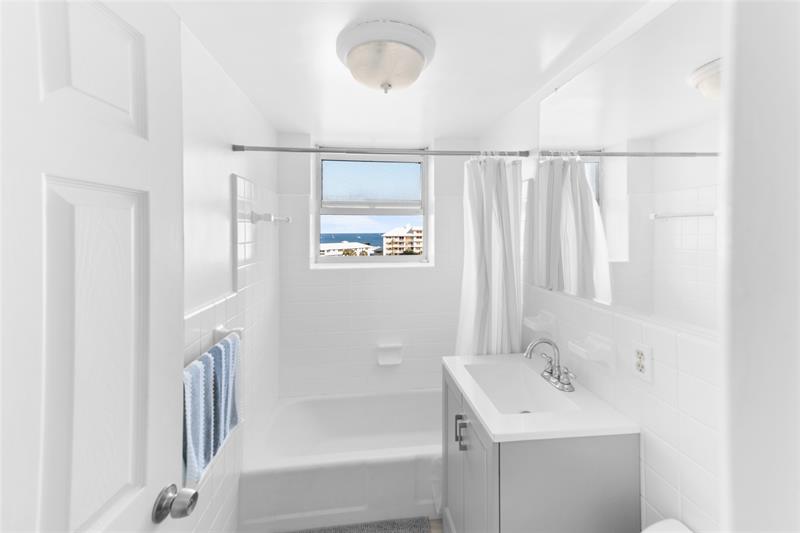 Image 19 of 21 For 1900 Ocean Dr  712