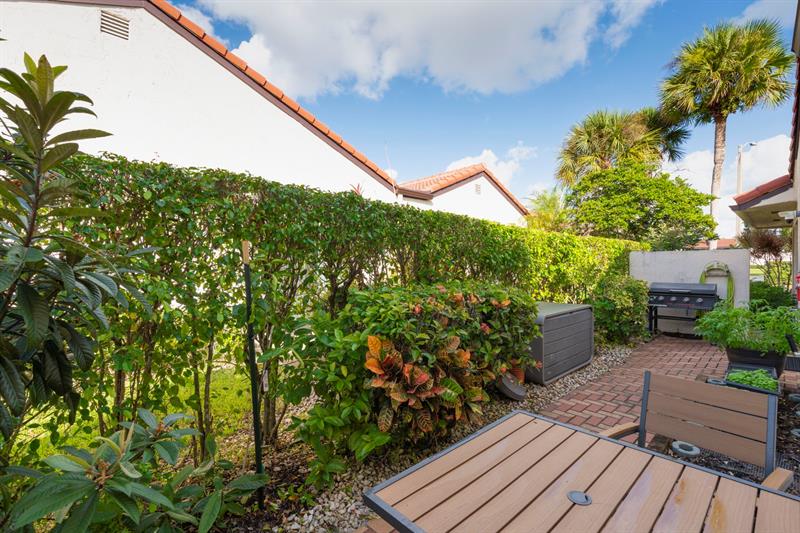 Image 10 of 48 For 8020 Eastlake Dr  11a