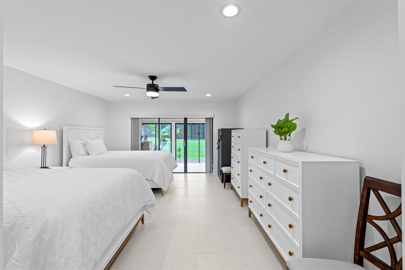 Image 23 of 48 For 8020 Eastlake Dr  11a