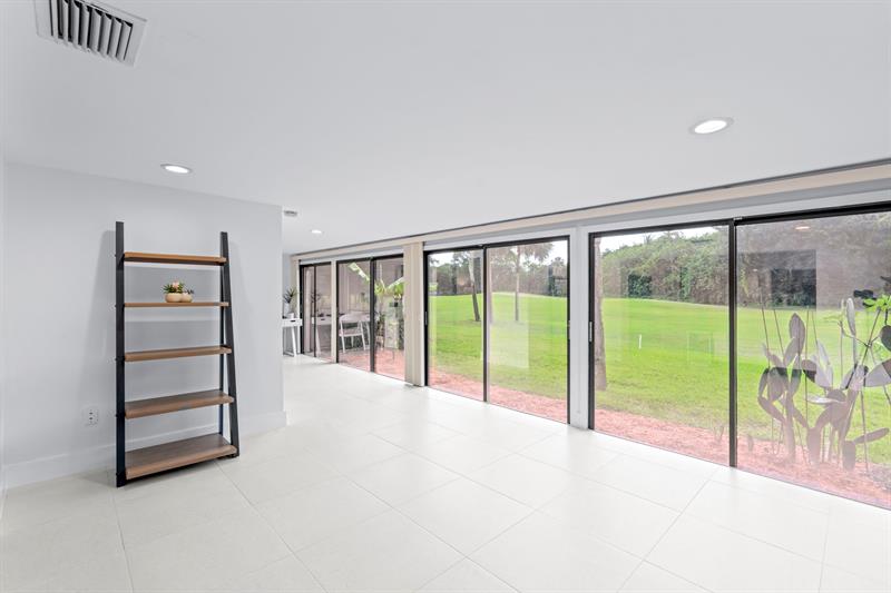 Image 28 of 48 For 8020 Eastlake Dr  11a