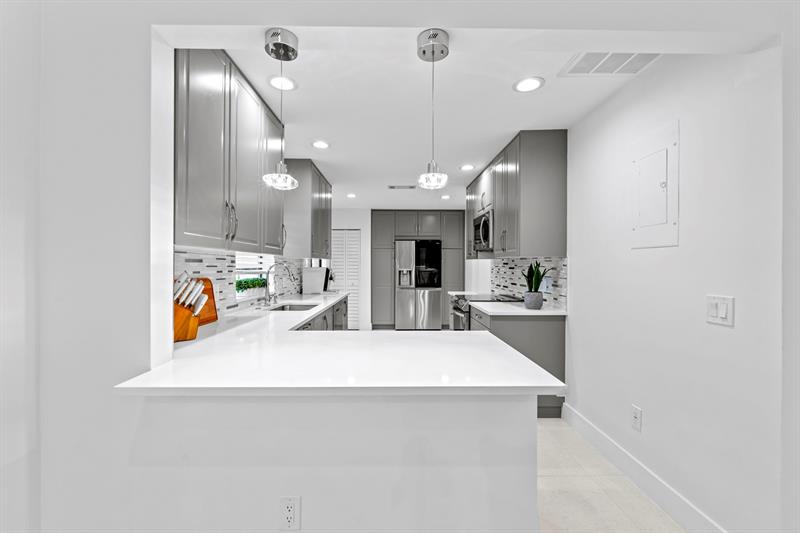 Image 37 of 48 For 8020 Eastlake Dr  11a