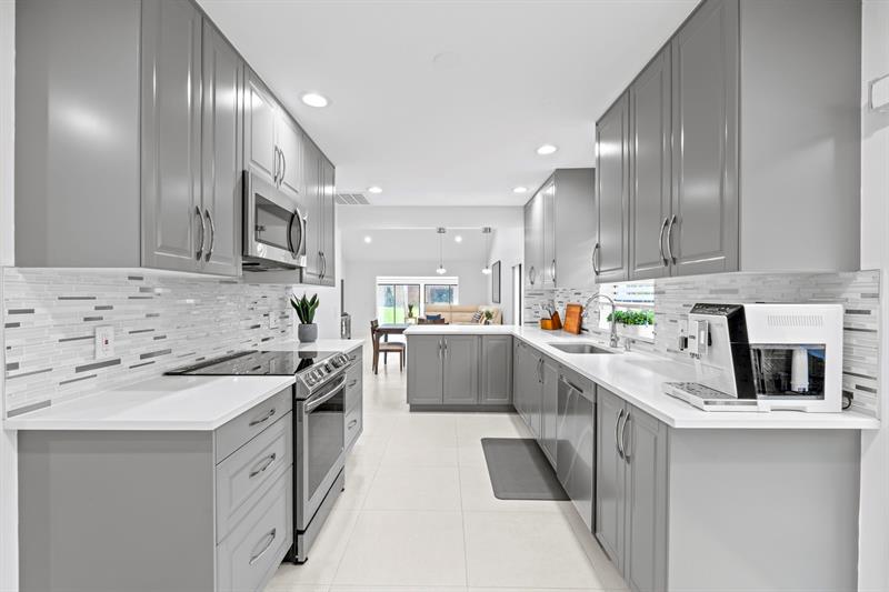 Image 39 of 48 For 8020 Eastlake Dr  11a