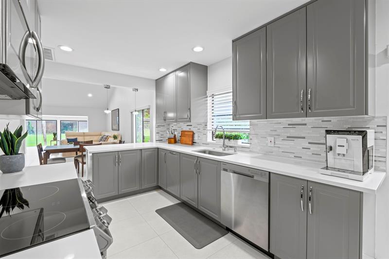 Image 41 of 48 For 8020 Eastlake Dr  11a