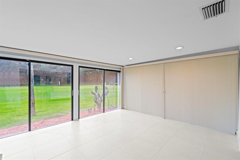 Image 46 of 48 For 8020 Eastlake Dr  11a