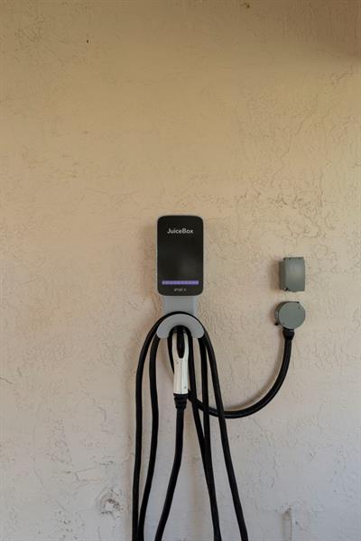 Image 7 of 48 For 8020 Eastlake Dr  11a