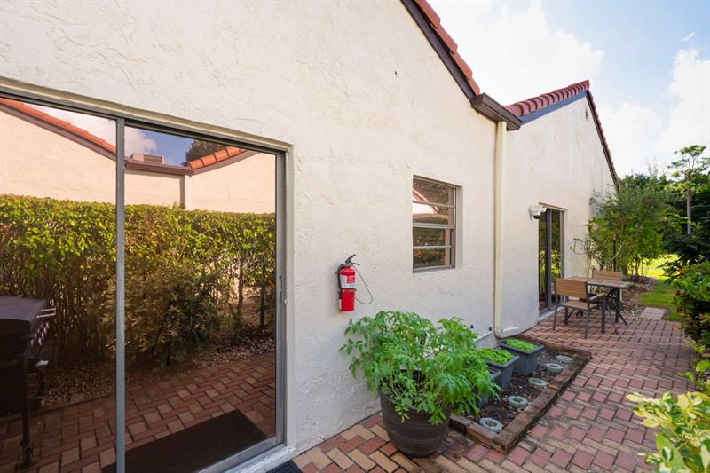 Image 9 of 48 For 8020 Eastlake Dr  11a