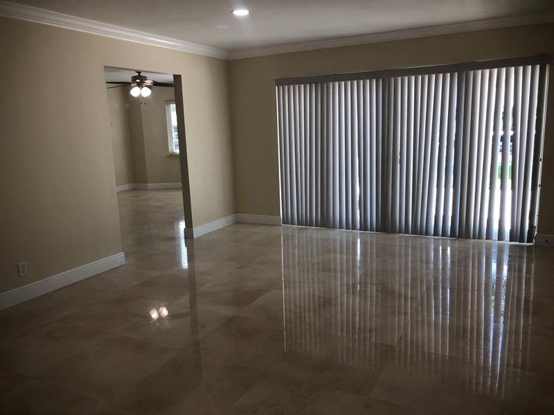 Image 4 of 12 For 633 Solar Isle Dr