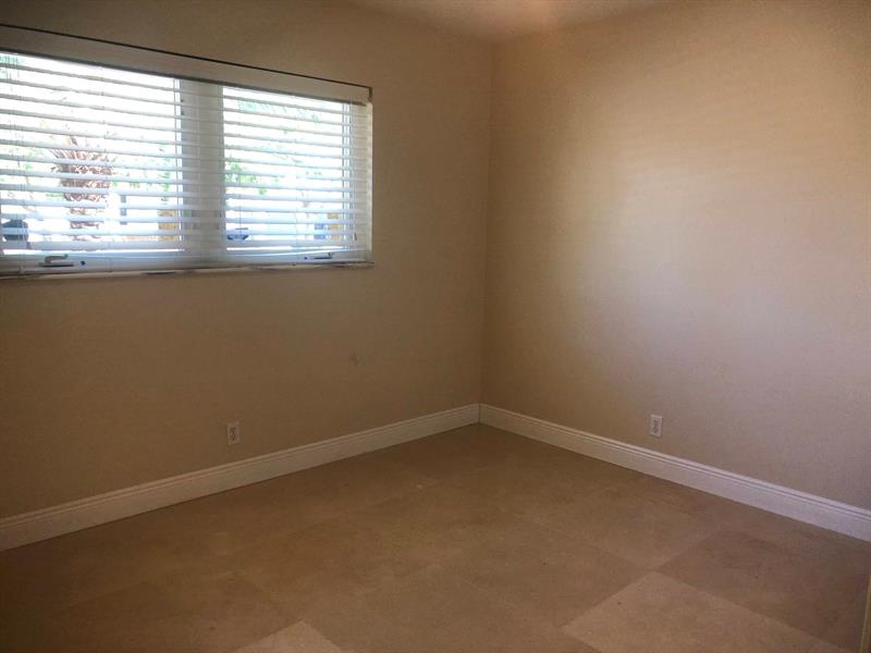 Image 5 of 12 For 633 Solar Isle Dr