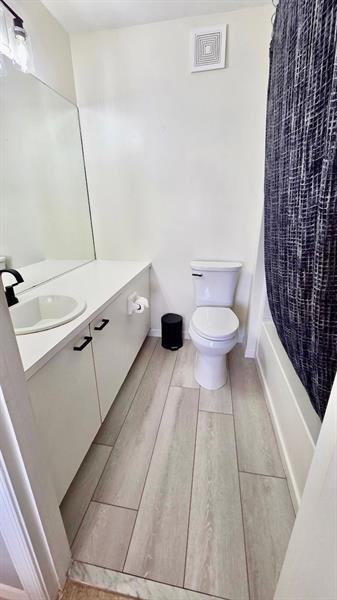 Image 16 of 17 For 5400 Jubilee Way  205