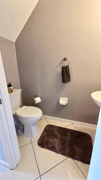 Image 9 of 17 For 5400 Jubilee Way  205