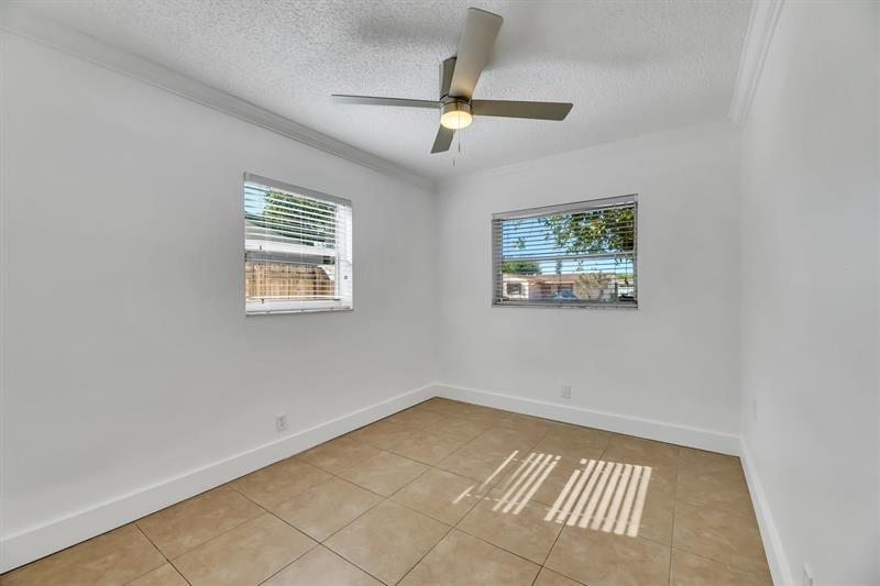 Image 32 of 40 For 180 78th Ave