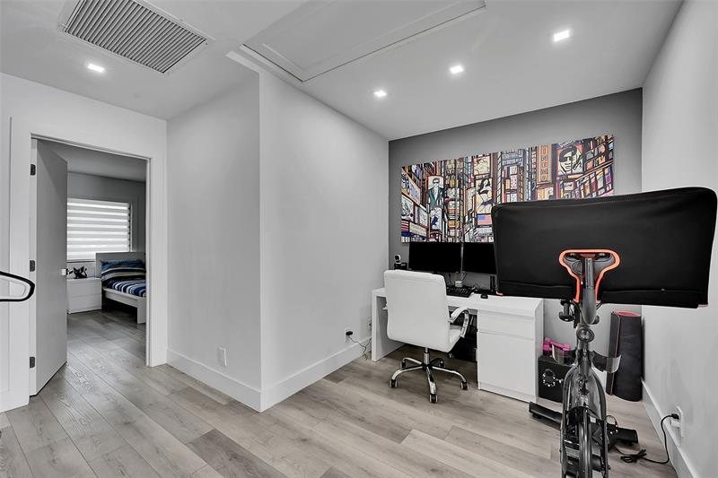 Image 14 of 35 For 9962 Royal Palm Blvd  9962