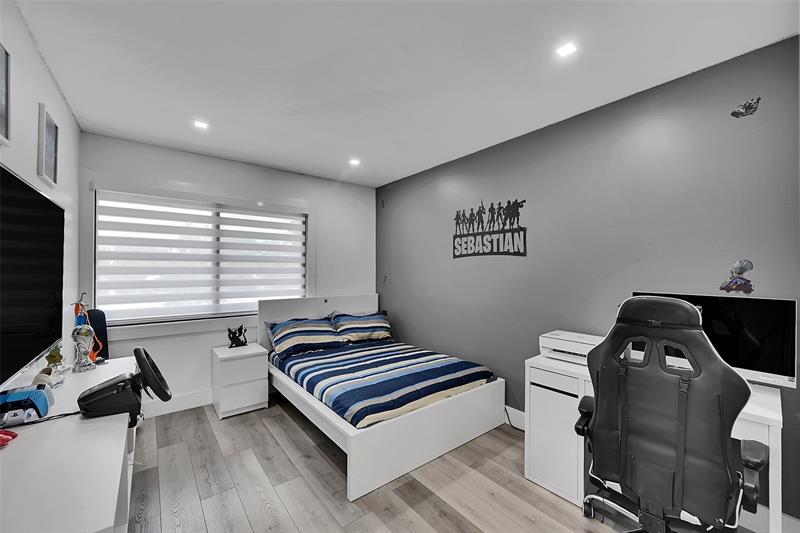 Image 17 of 35 For 9962 Royal Palm Blvd  9962