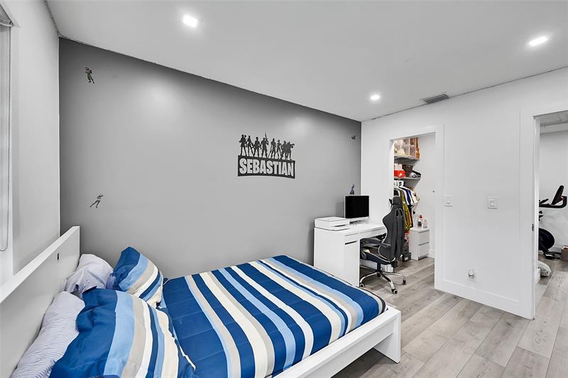 Image 18 of 35 For 9962 Royal Palm Blvd  9962