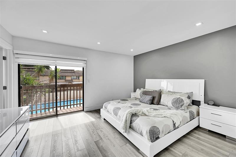 Image 22 of 35 For 9962 Royal Palm Blvd  9962