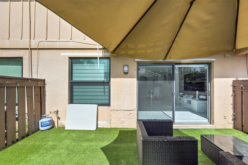 Image 30 of 35 For 9962 Royal Palm Blvd  9962