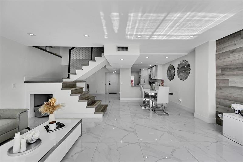 Image 4 of 35 For 9962 Royal Palm Blvd  9962