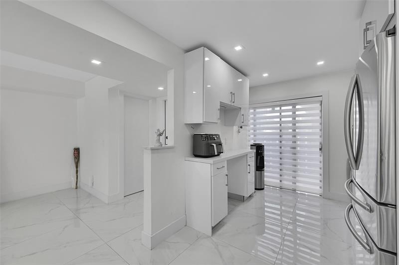 Image 6 of 35 For 9962 Royal Palm Blvd  9962