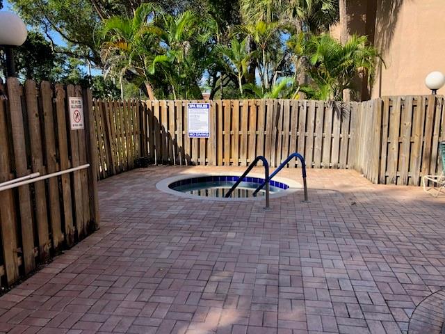 Image 16 of 19 For 6800 Cypress Rd  511