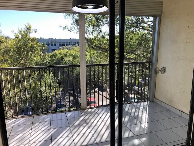 Image 9 of 19 For 6800 Cypress Rd  511