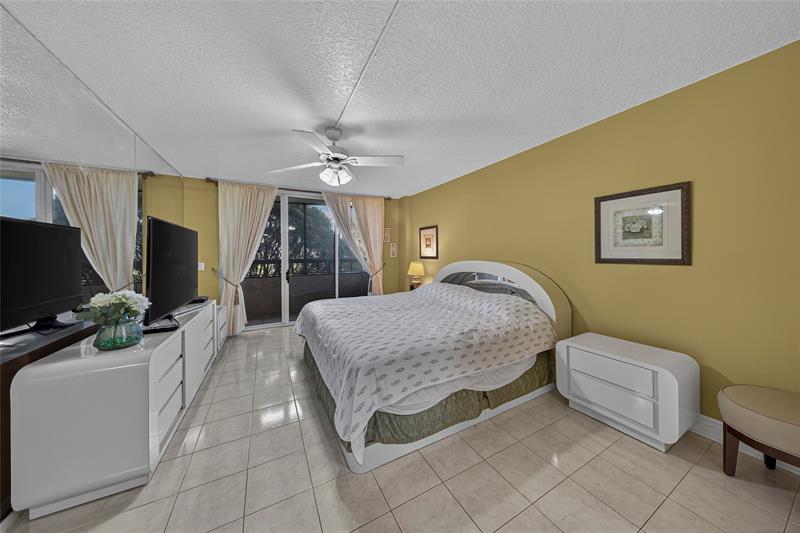 Image 30 of 45 For 4702 Fountains Dr  205