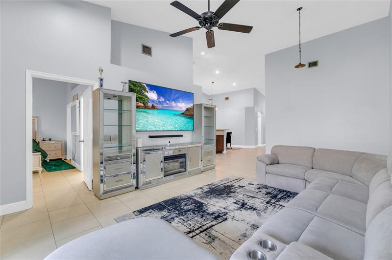 Image 12 of 40 For 3003 La Mirage  3003