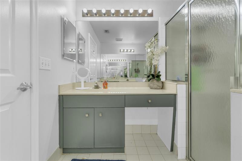 Image 25 of 40 For 3003 La Mirage  3003