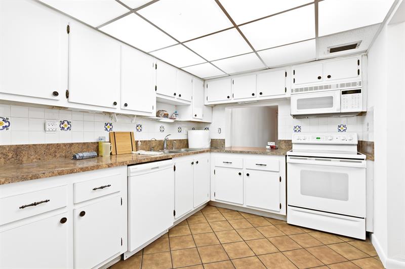 Image 5 of 24 For 6491 Racquet Club Dr. 36