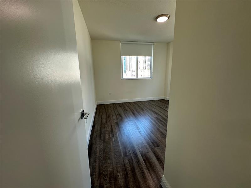 Image 15 of 26 For 110 12 Street  902