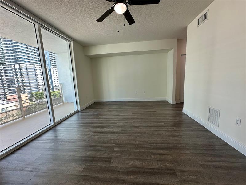 Image 20 of 26 For 110 12 Street  902