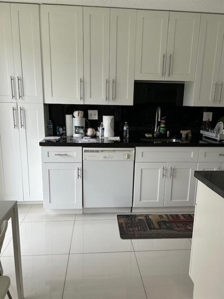 Image 18 of 24 For 3590 Blue Lake Dr  305