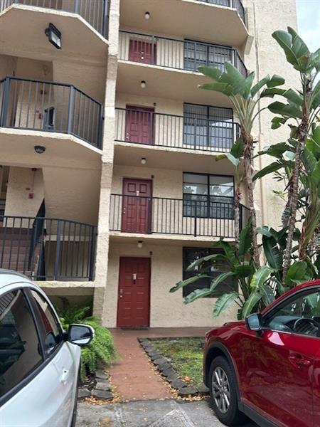 Image 3 of 24 For 3590 Blue Lake Dr  305