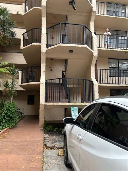 Image 4 of 24 For 3590 Blue Lake Dr  305