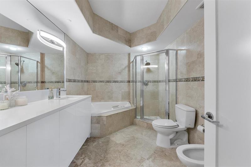 Image 16 of 41 For 3100 Ocean Blvd  406