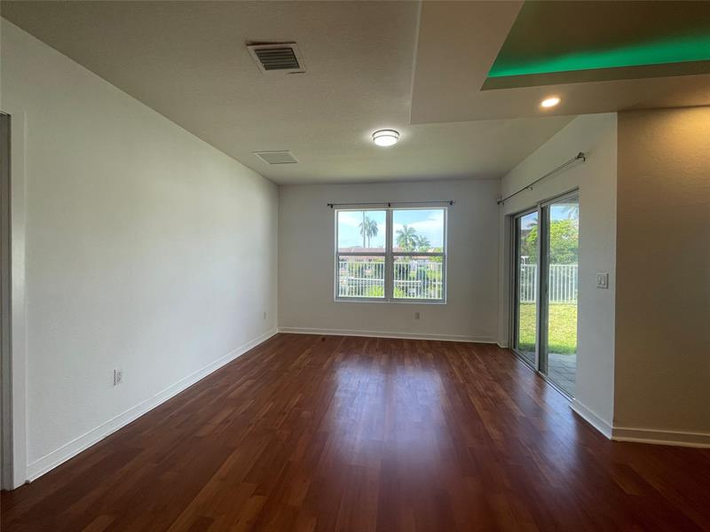 Image 21 of 26 For 1230 208th St