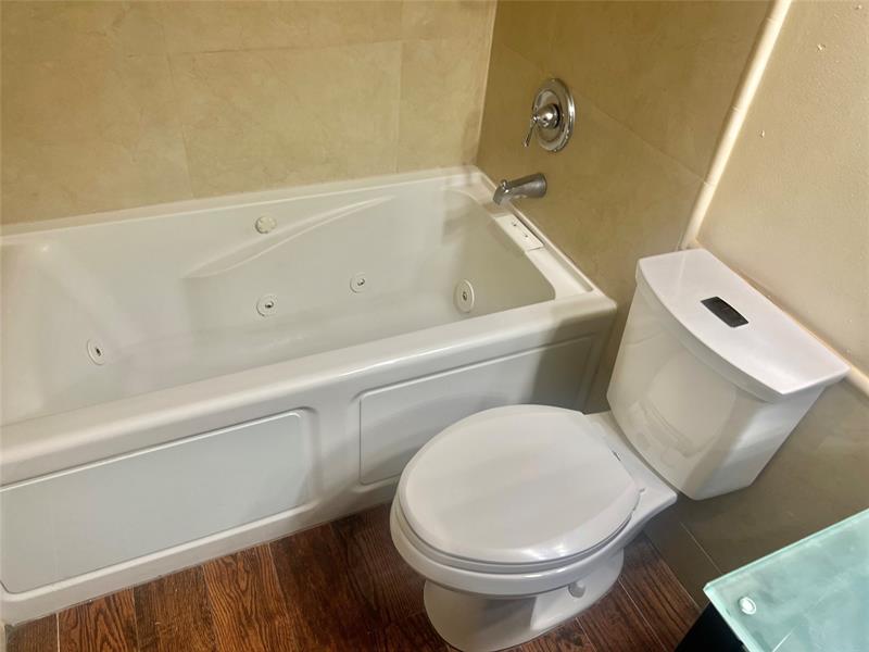 Image 29 of 33 For 2036 183rd Cir