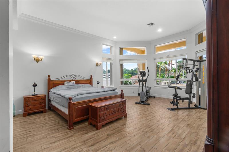 Image 18 of 51 For 5973 54th Ct