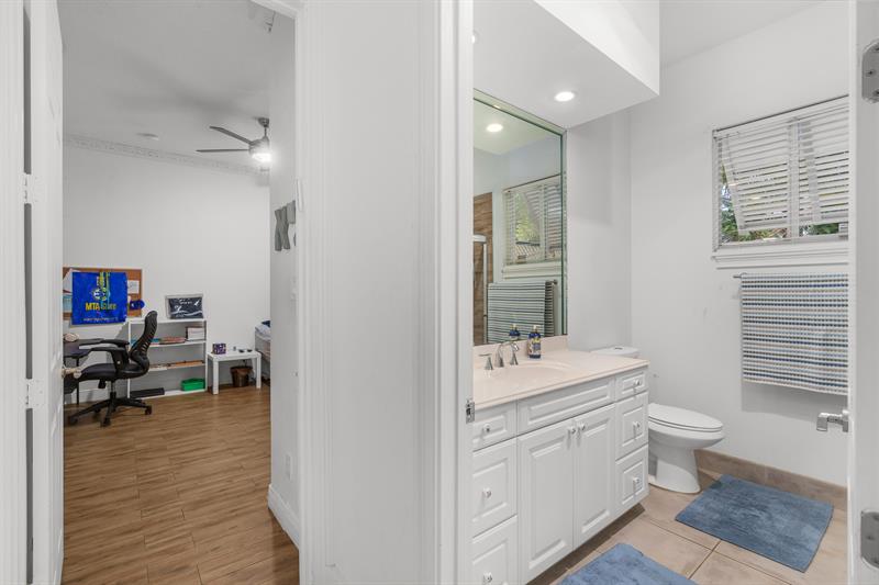 Image 25 of 51 For 5973 54th Ct